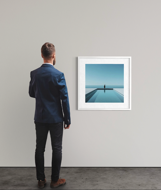 The Ocean’s Silence 2024 d’Eva Santer exposée au mur, sérigraphie 50 x 50 cm édition limitée à 10"