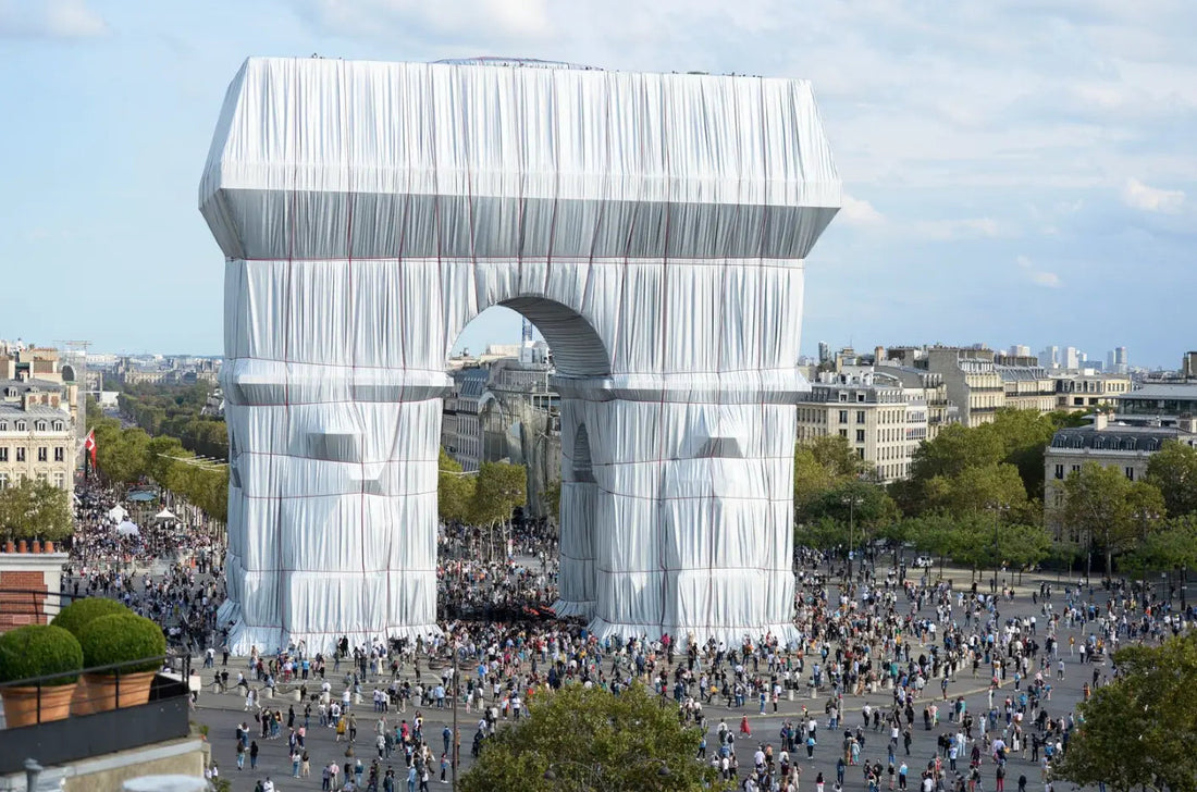 Art-and-Architecture-When-Works-Dialogue-with-Spaces LYNART STORE