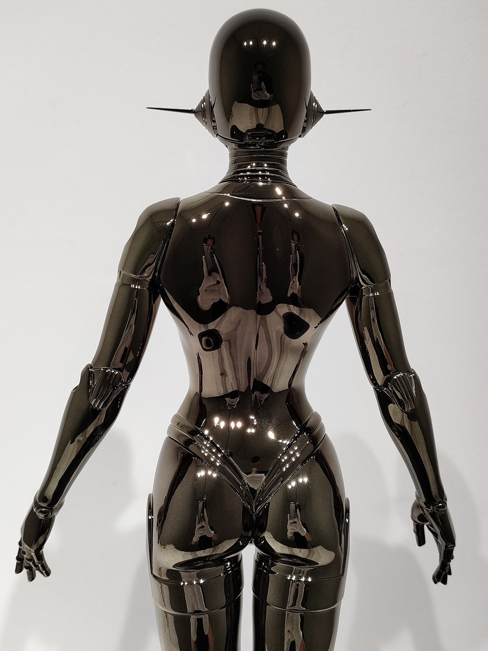 Hajime Sorayama - Sexy schwebender Roboter im Maßstab 1/4 (Schwarz)