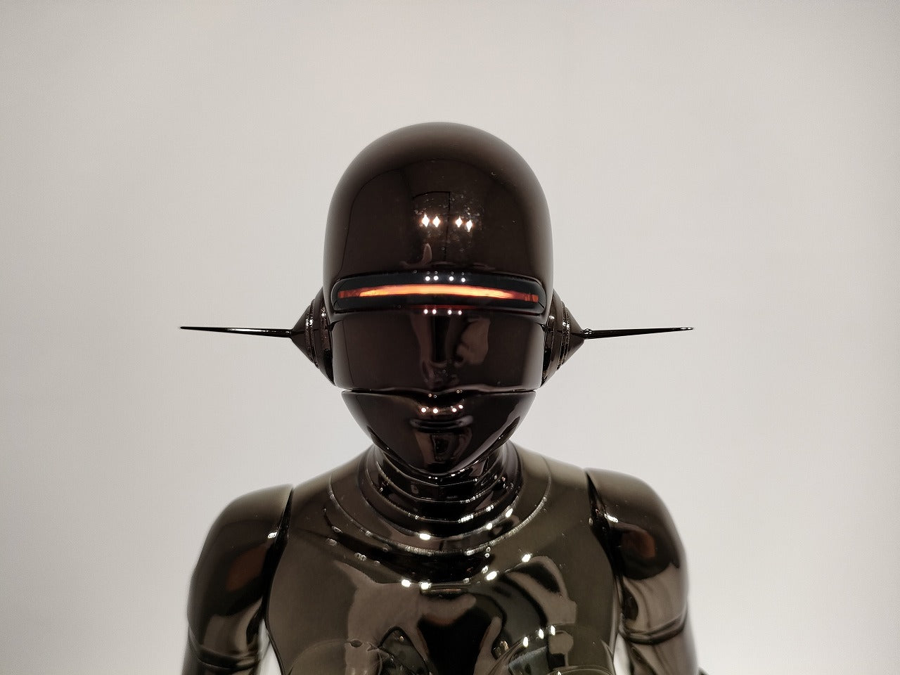Hajime Sorayama - Sexy Robot Flotante _escala 1/4 (Negro)
