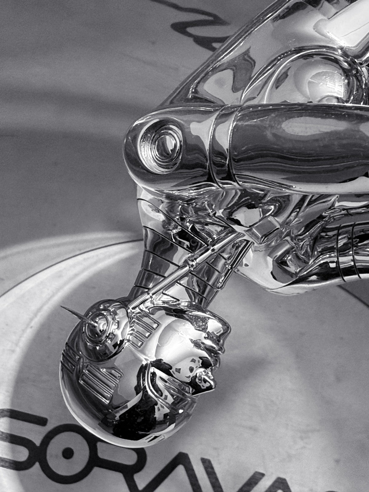 Hajime Sorayama, robot voyageur spatial sexy I