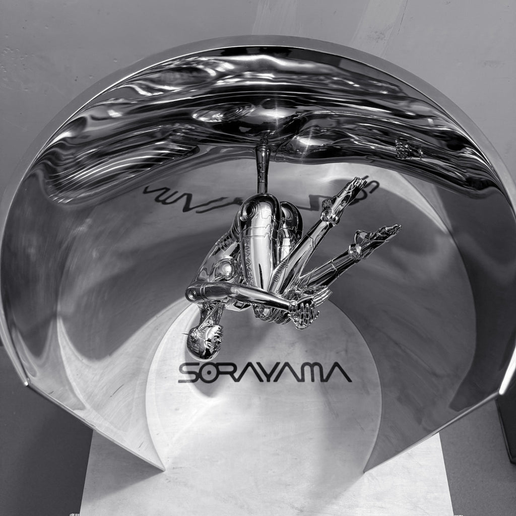 Hajime Sorayama, robot voyageur spatial sexy I