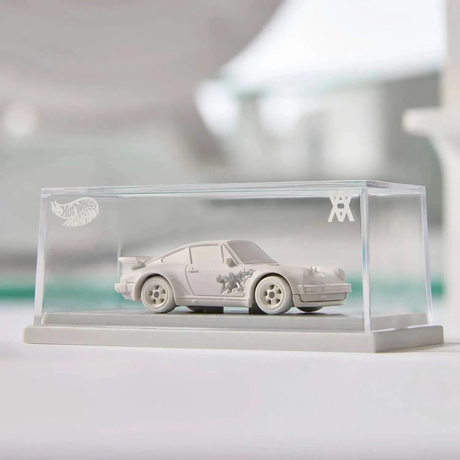 Daniel Arsham – Porsche 930 & Rally Case (2023) – LYNART STORE Daniel Arsham – Porsche 930 & Rally Case (2023) – LYNART STORE