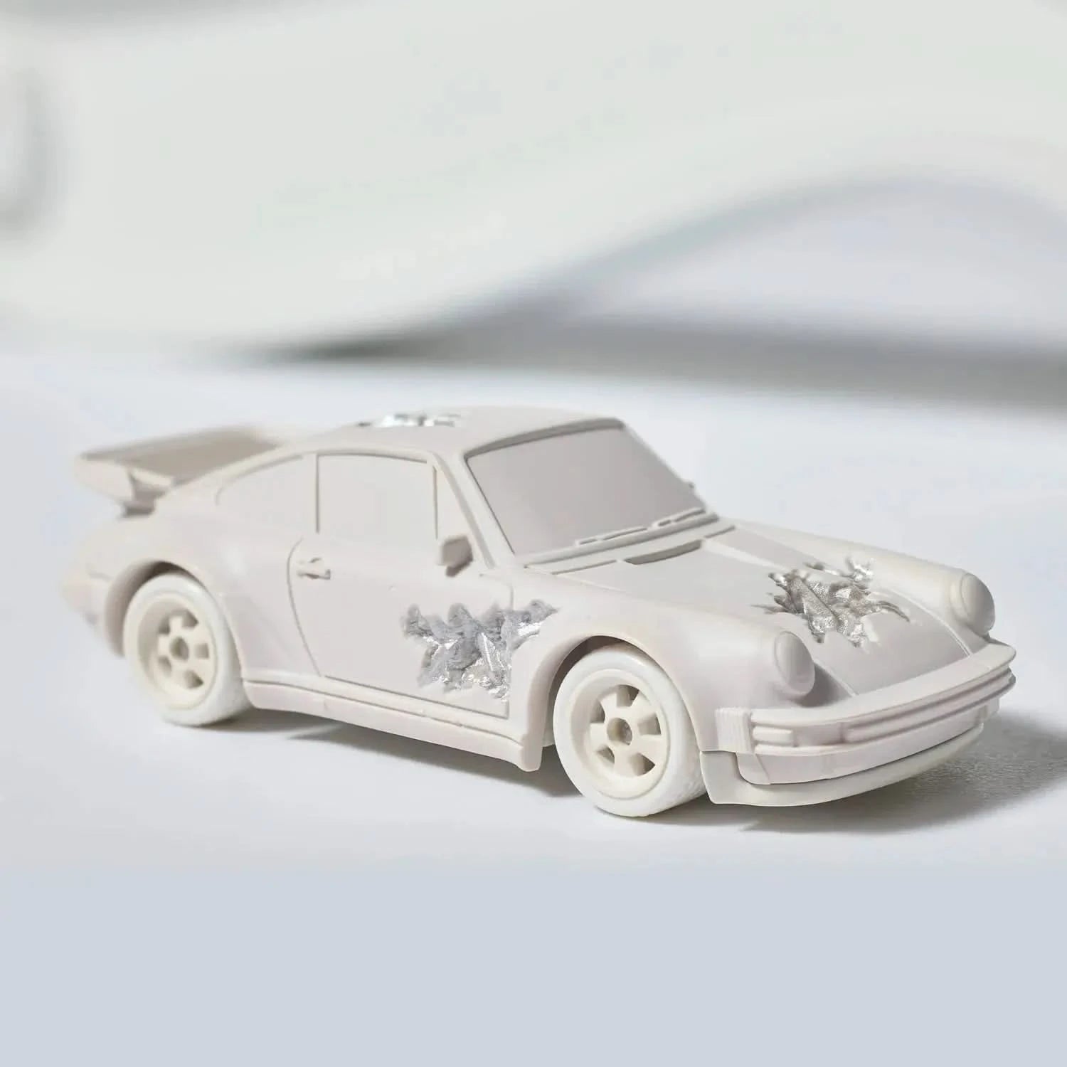 Daniel Arsham – Porsche 930 & Rally Case (2023) – LYNART STORE Daniel Arsham – Porsche 930 & Rally Case (2023) – LYNART STORE