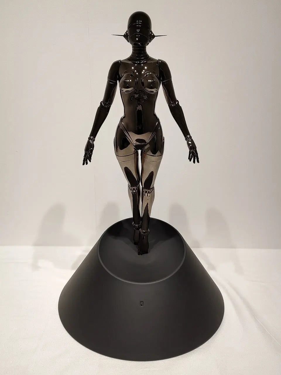 Hajime Sorayama -  Sexy Robot Floating Black (2020) LYNART STORE