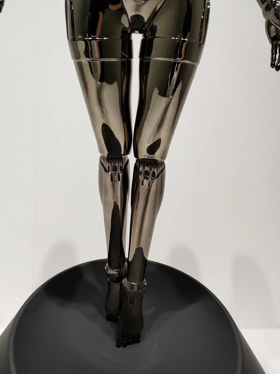 Hajime Sorayama -  Sexy Robot Floating Black (2020) LYNART STORE