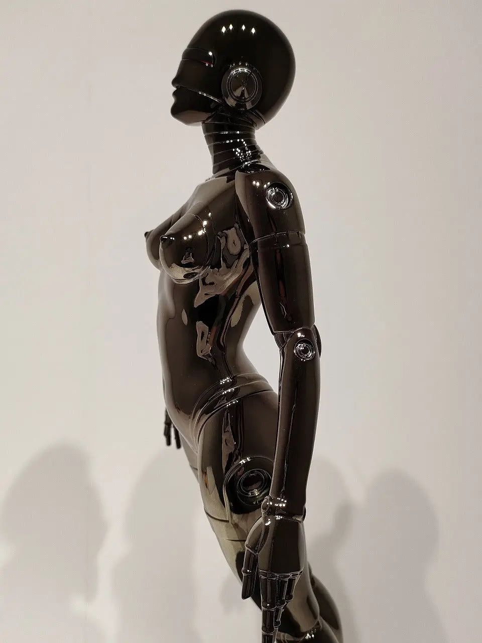 Hajime Sorayama -  Sexy Robot Floating Black (2020) LYNART STORE