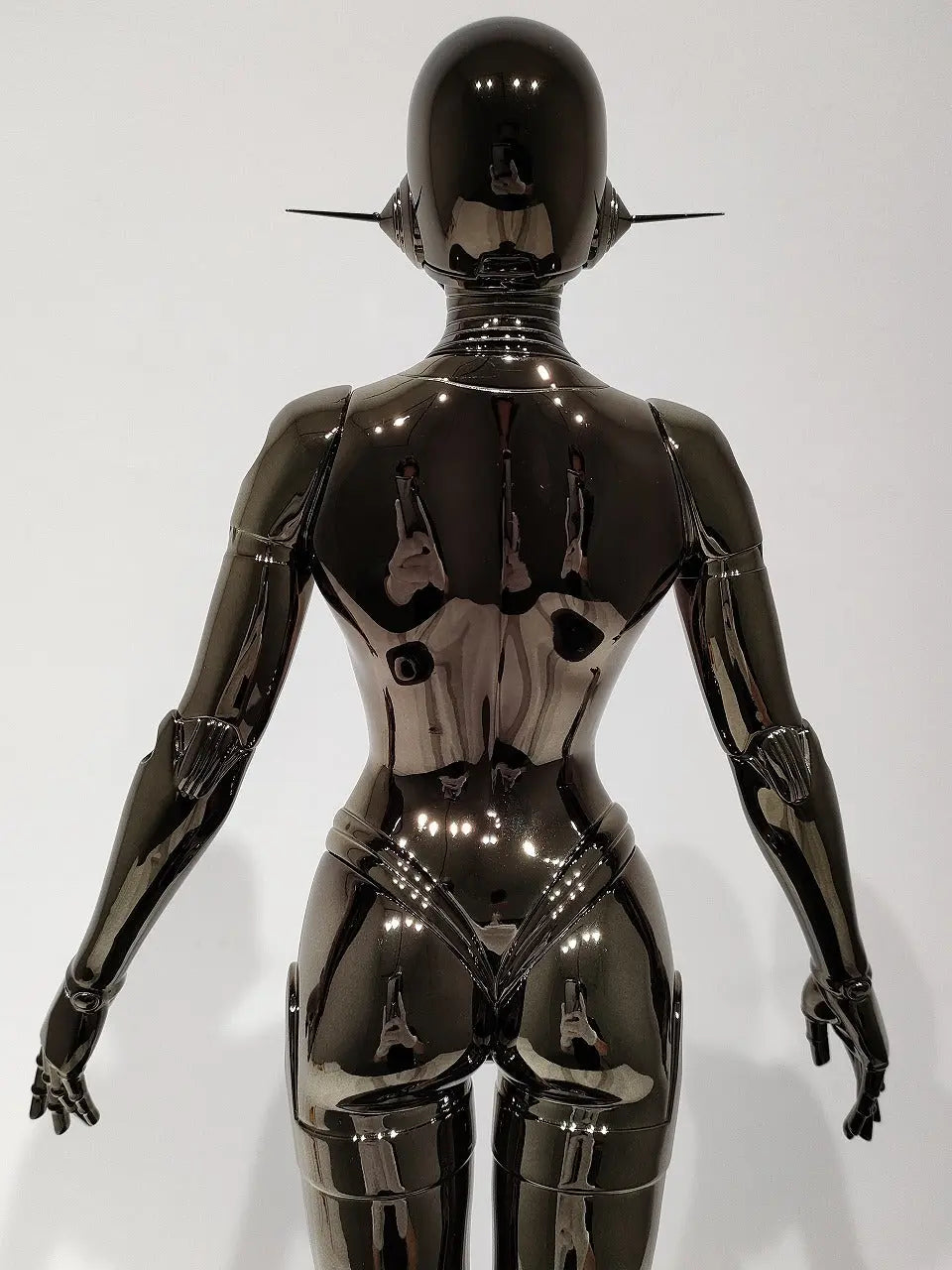 Hajime Sorayama -  Sexy Robot Floating Black (2020) LYNART STORE