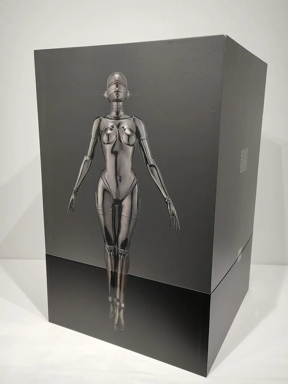 Hajime Sorayama -  Sexy Robot Floating Black (2020) LYNART STORE