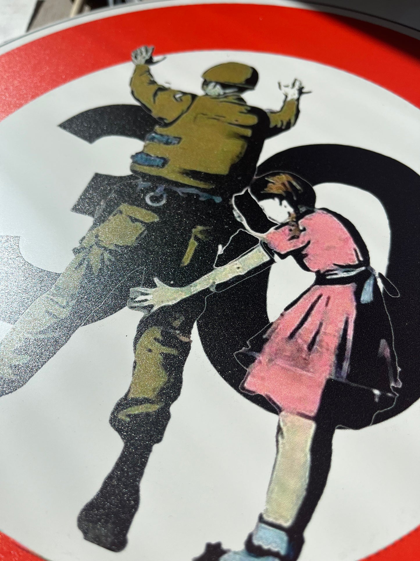 BANKSY - Girl Frisking Soldier - Sérigraphie sur panneau signalétique Dibond - Edition Limitée