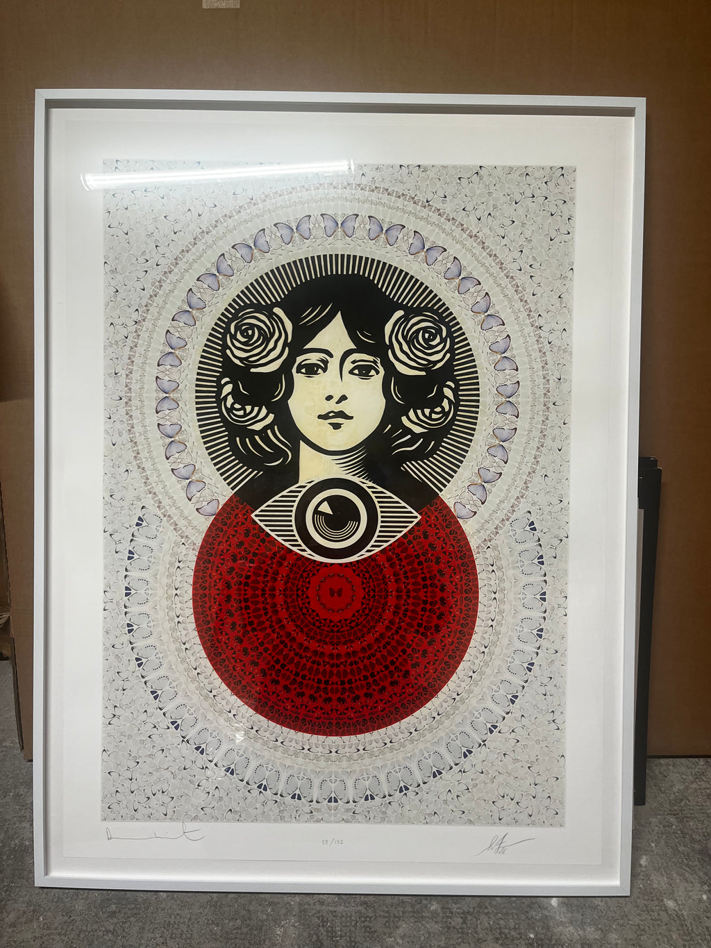 Shepard Fairey & Damien Hirst – Papillon Mandala Troisième Œil (Crème) Petit