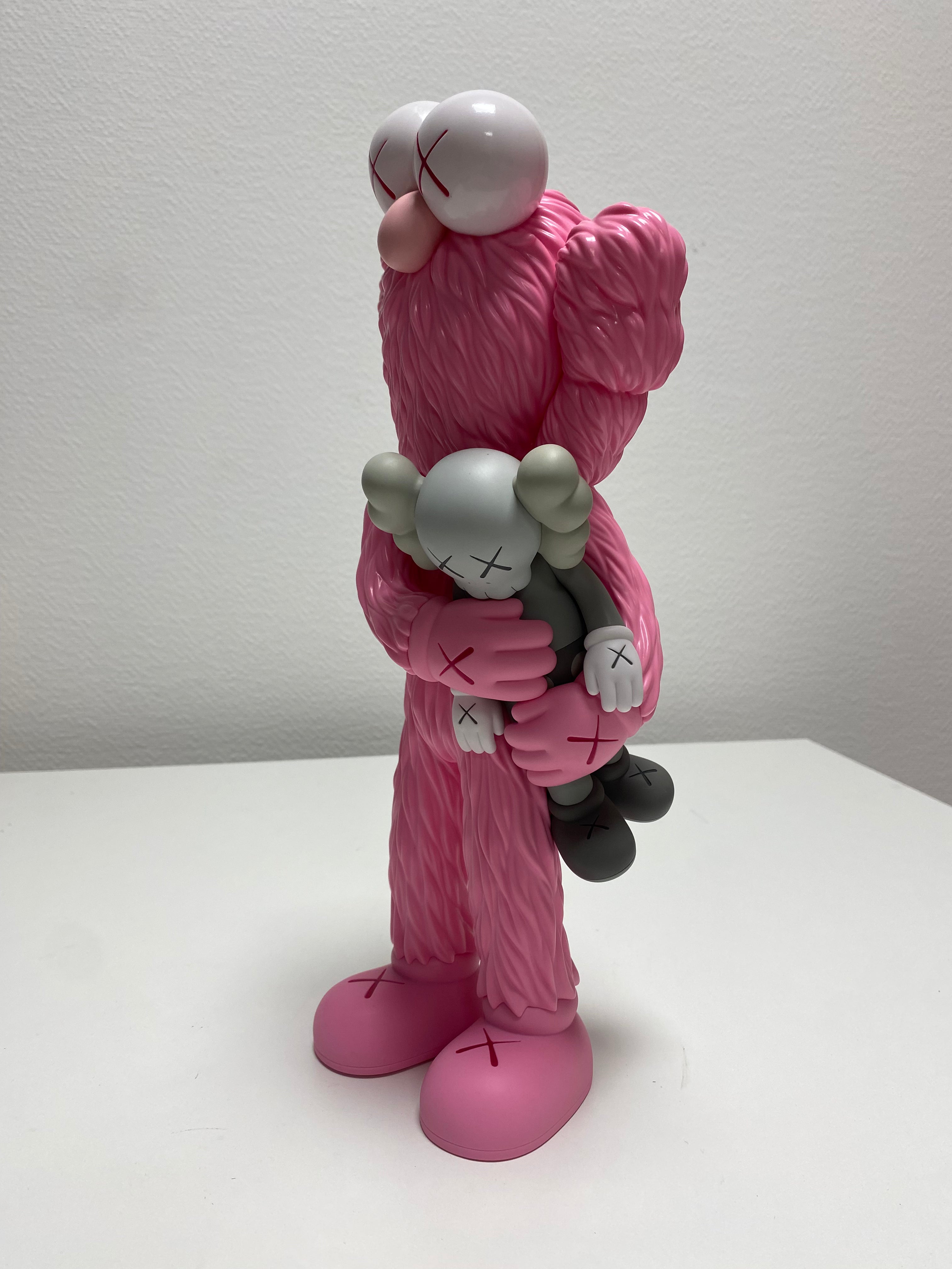 KAWS – TAKE Pink Resin Sculpture 2020 Contemporary Art – LYNART STORE