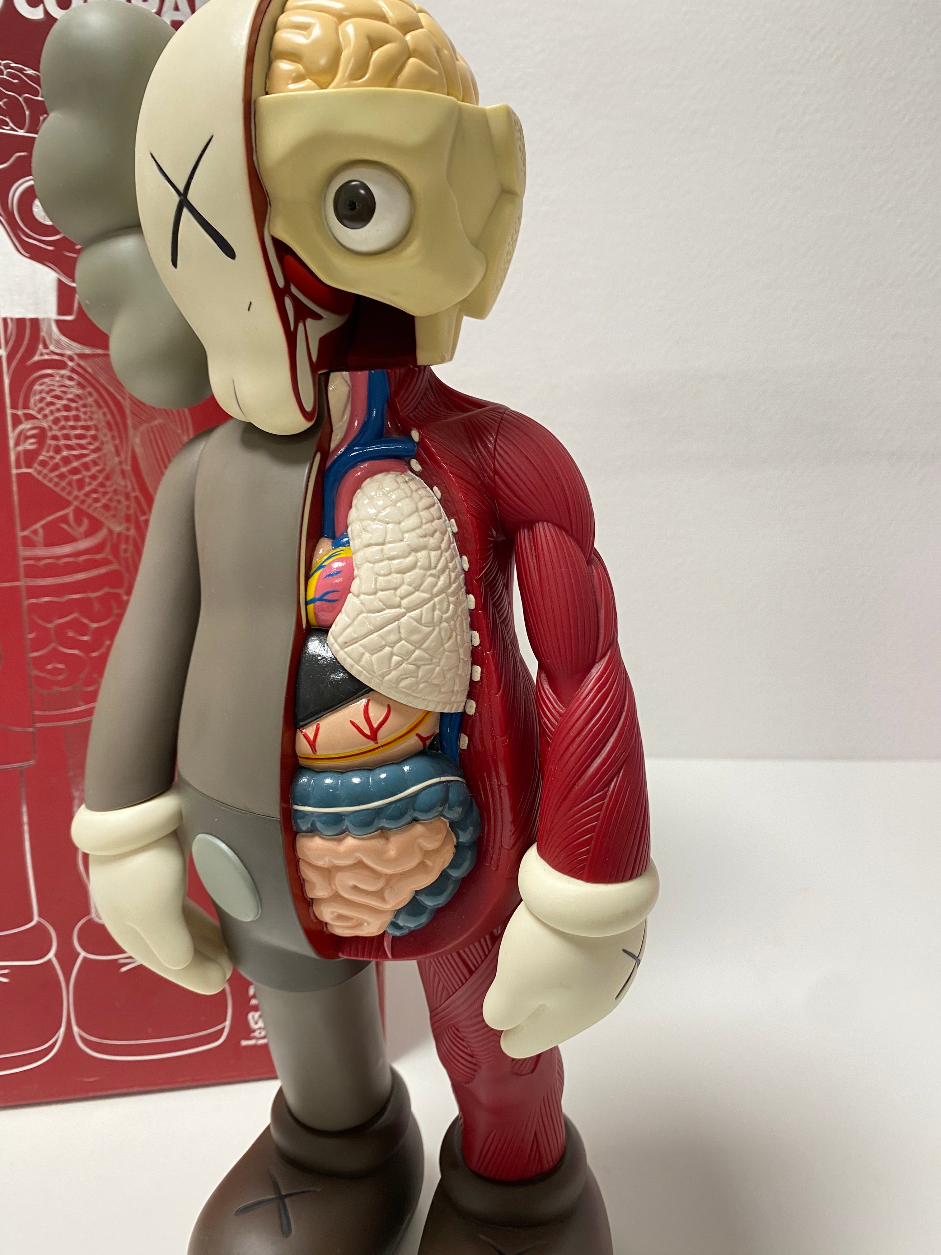 KAWS – Dissected Companion Brown (2006) | Sculpture – LYNART STORE KAWS – Dissected Companion Brown (2006) | Sculpture – LYNART STORE