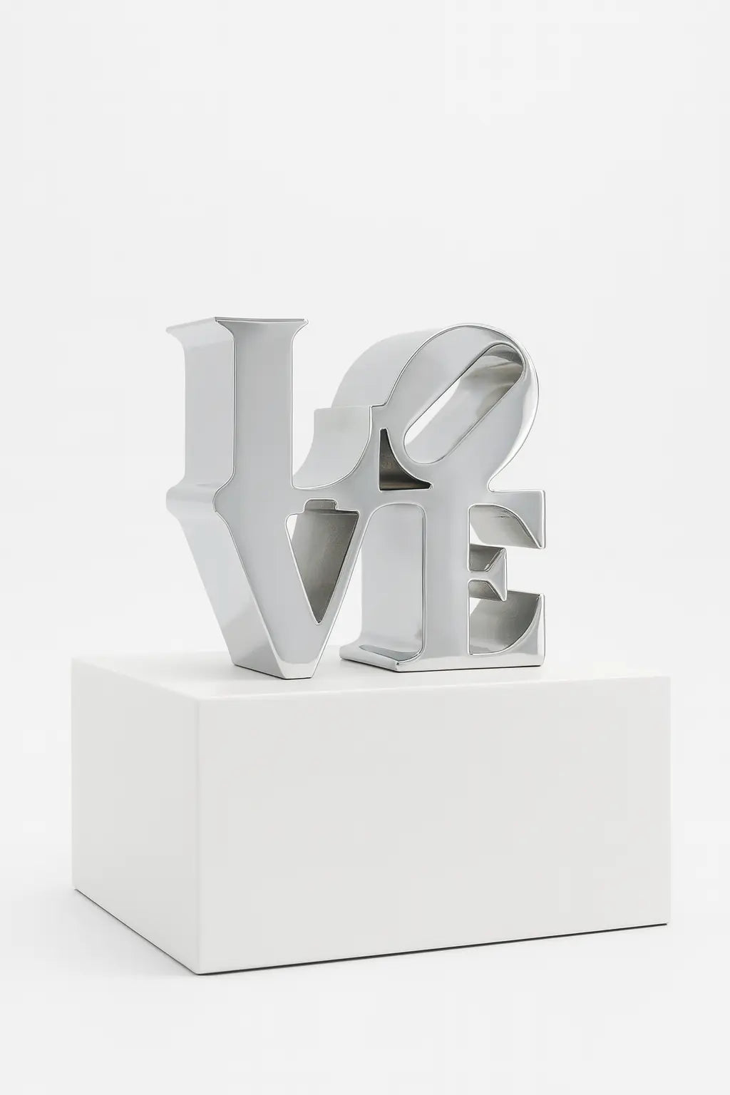 LOVE (Silver), Studio Edition L.Y.N.A.R.T Store