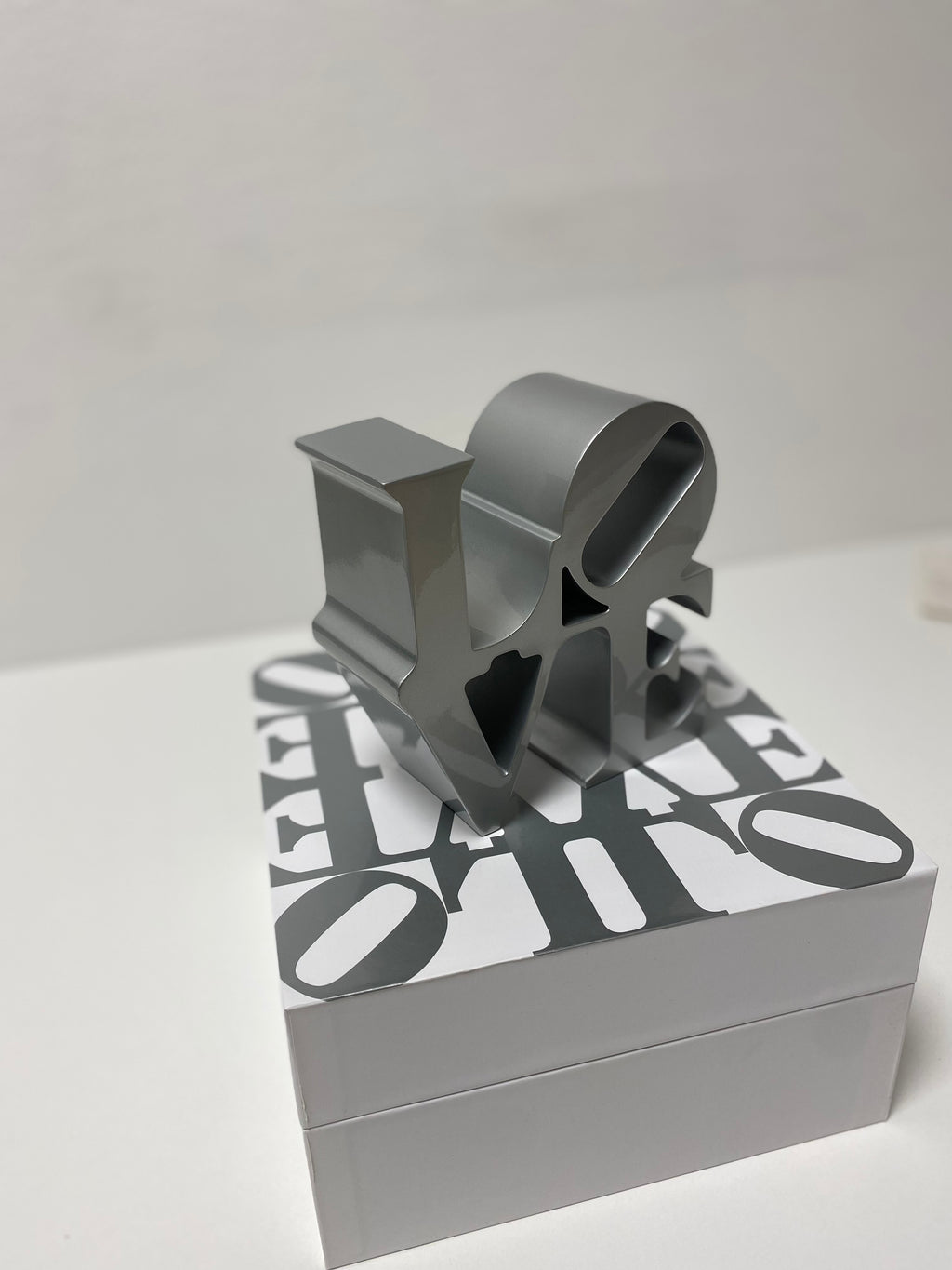 LOVE (Silver), Studio Edition L.Y.N.A.R.T Store