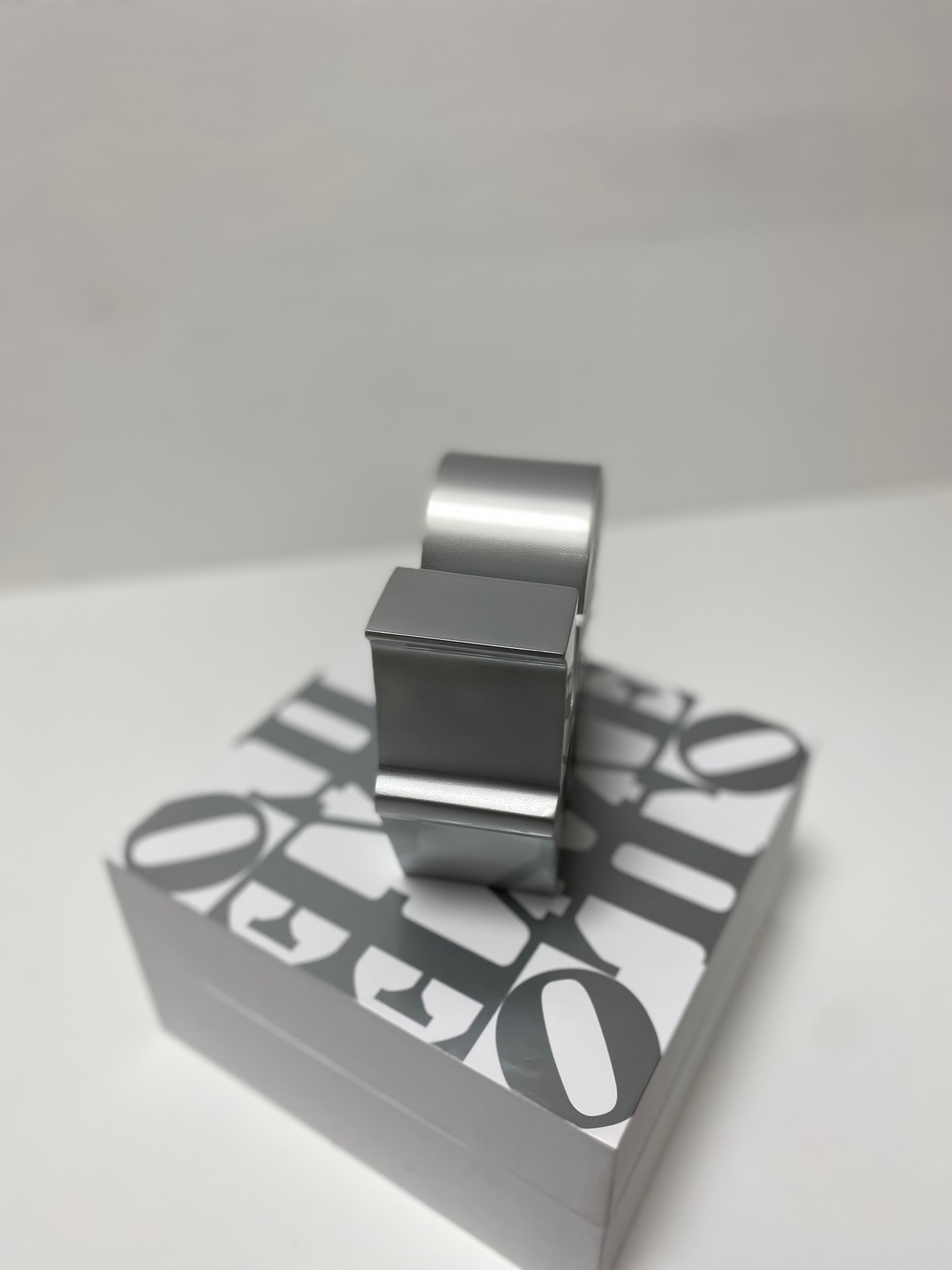 LOVE (Silver), Studio Edition L.Y.N.A.R.T Store