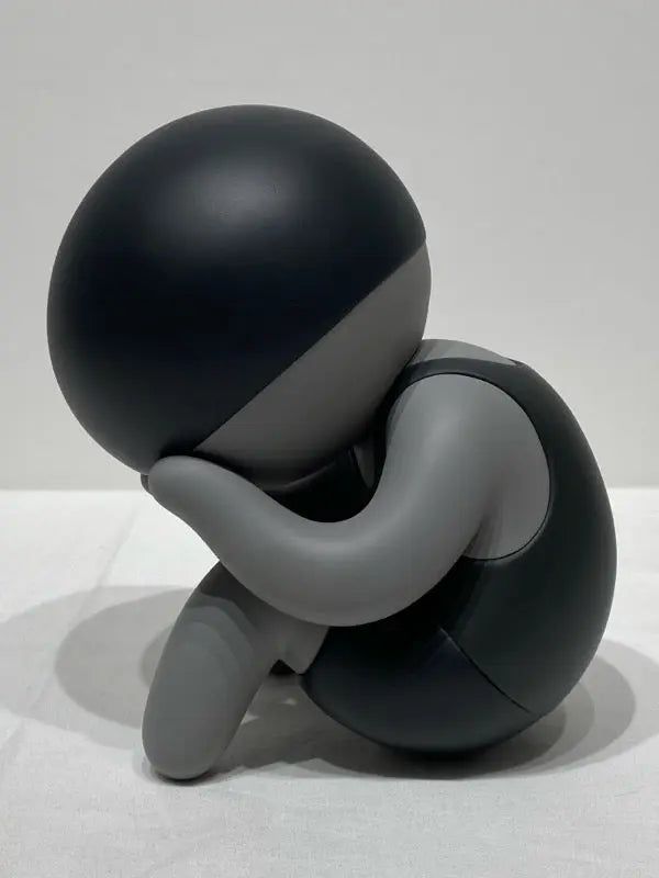 Mike Lee,Lonely Girl (White) / Lonely Boy (Black), 2019 L.Y.N.A.R.T Store