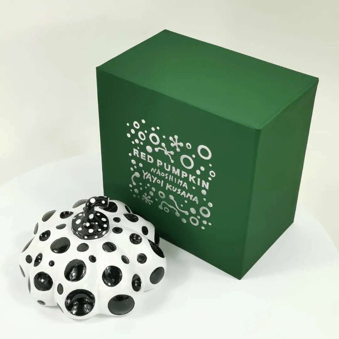 Yayoi Kusama - Naoshima Pumpkin (Blanche et Noire) L.Y.N.A.R.T Store