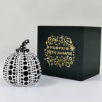 Yayoi Kusama - Pumpkin Noire et Blanche L.Y.N.A.R.T Store