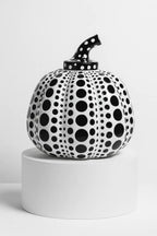 Yayoi Kusama, Pumpkin Black and white L.Y.N.A.R.T Store