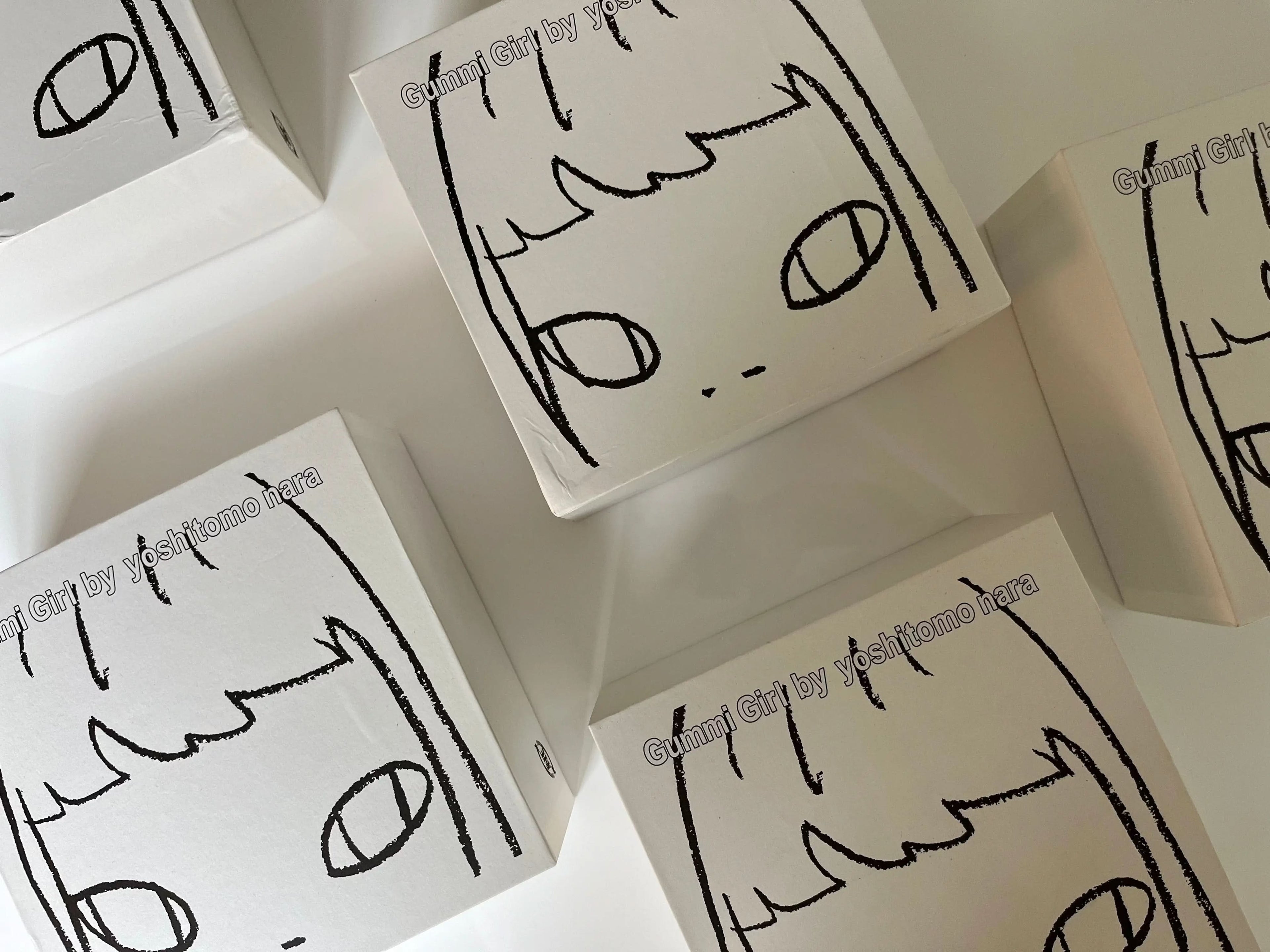 Yoshitomo Nara – Gummi Girl Candy Jar Green (2006) – LYNART STORE Yoshitomo Nara – Gummi Girl Candy Jar Green (2006) – LYNART STORE
